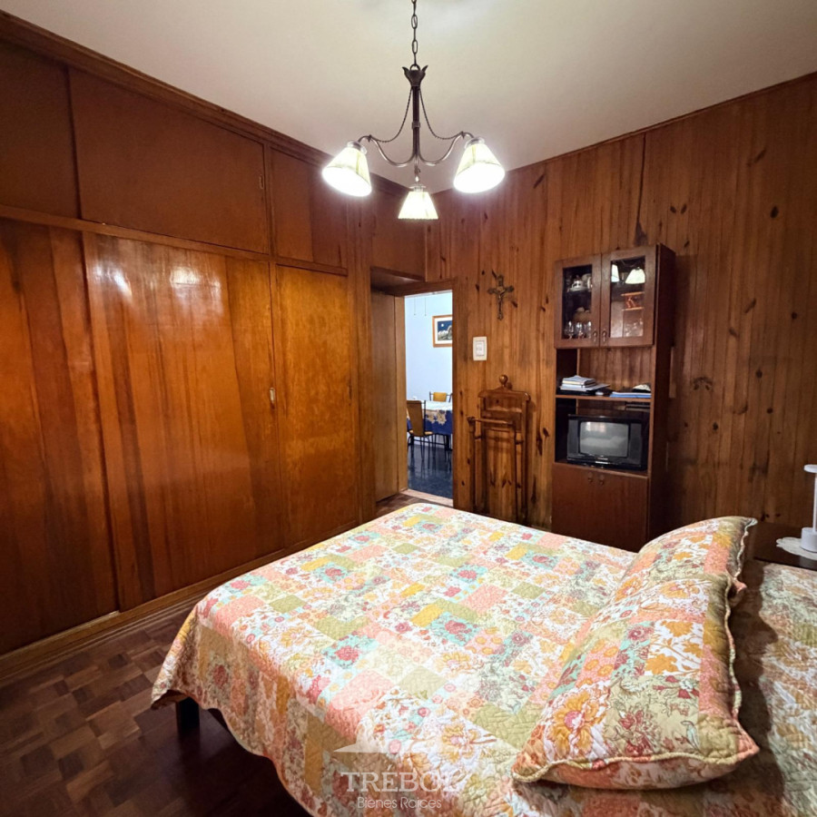 Casa ID.433 - Venta Casa 2 Dormitorios y Escritorio con Garaje Pérez Castellanos Montevideo V 