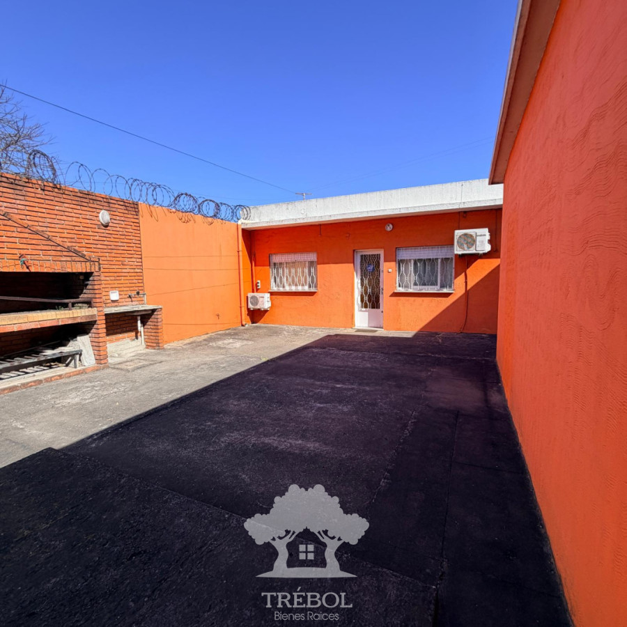 Casa ID.433 - Venta Casa 2 Dormitorios y Escritorio con Garaje Pérez Castellanos Montevideo V 