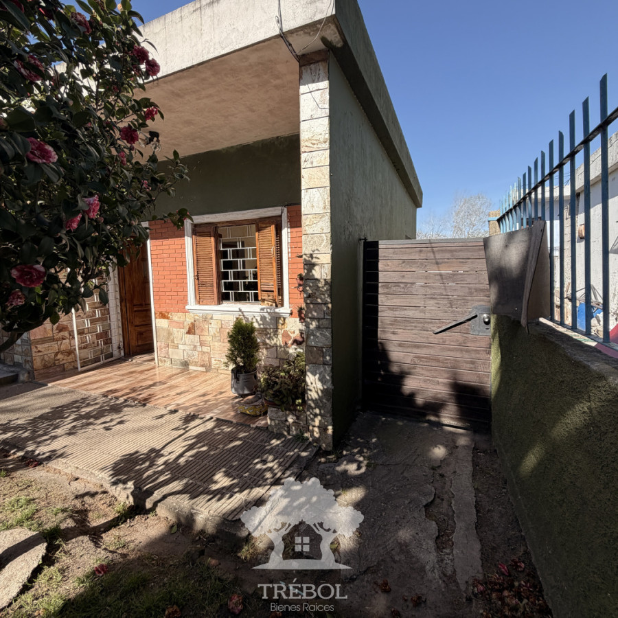 Casa ID.26 - Venta  Casa con Garaje y dos Apartamentos al fondo rentados Carrasco Norte Montevideo V