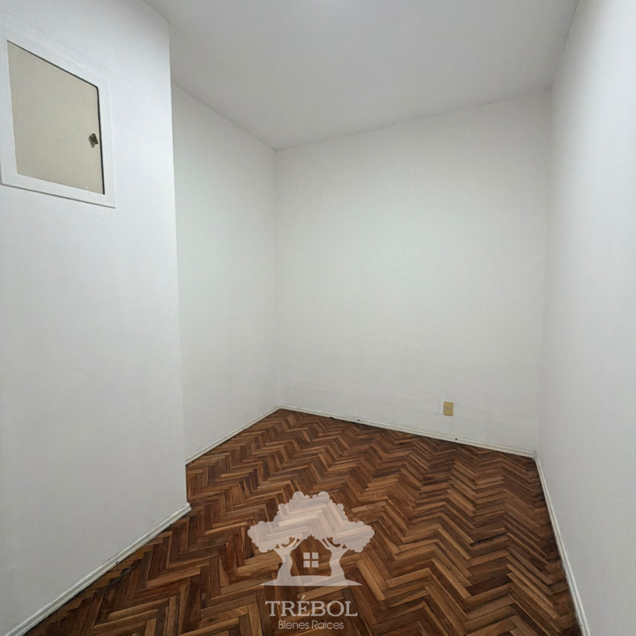 Casa ID.306 - Alquiler casa 4 Dormitorios Centro Montevideo D