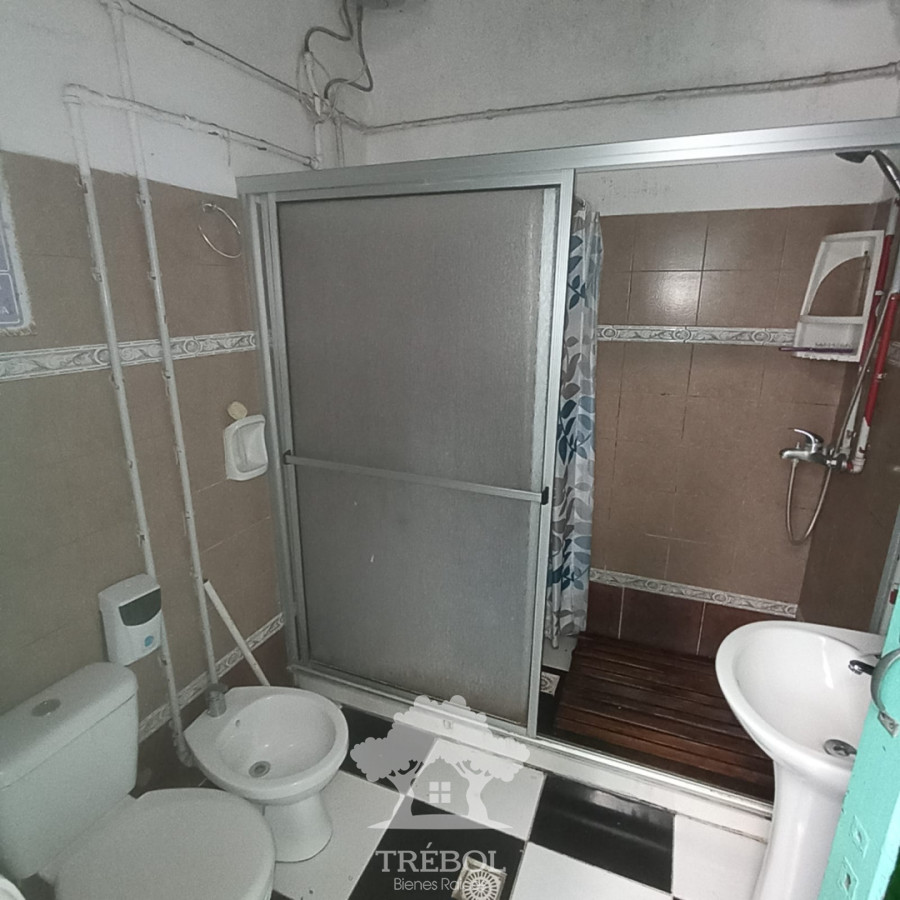 Casa ID.162 - Alquiler Casa 5 Dormitorios Tres Cruces Montevideo D