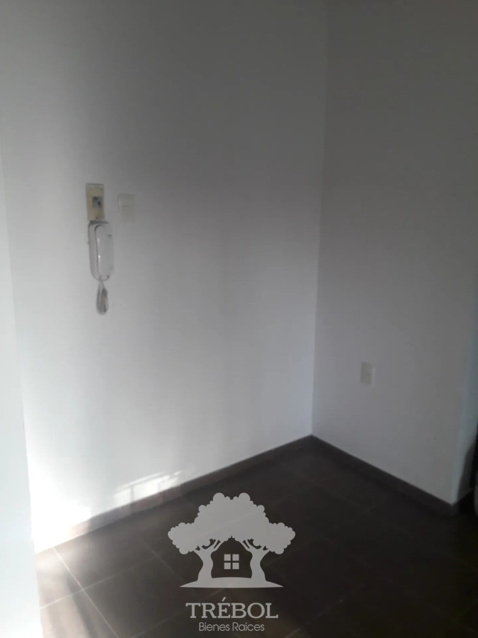 Casa ID.413 - Alquiler Casa 1 Dormitorios Brazo Horiental Montevideo D