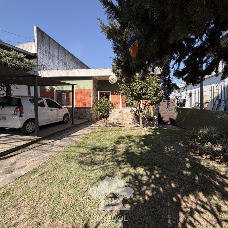 Casa ID.26 - Venta  Casa con Garaje y dos Apartamentos al fondo rentados Carrasco Norte Montevideo V
