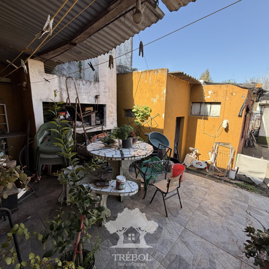Casa ID.26 - Venta  Casa con Garaje y dos Apartamentos al fondo rentados Carrasco Norte Montevideo V