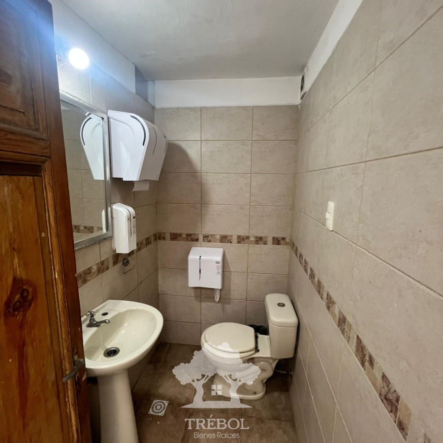 Local Comercial ID.136 - Venta Local Comercial 12 Consultorios Rentado Cordón Montevideo V  