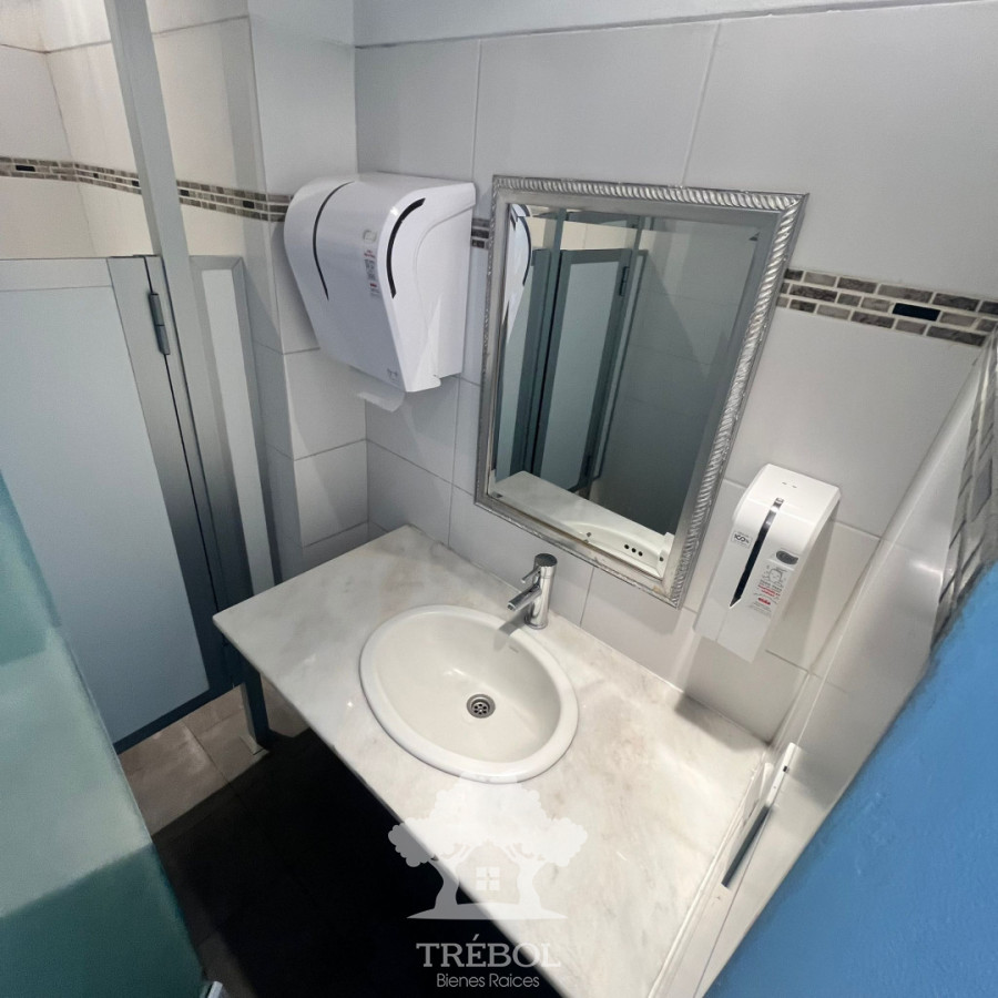 Local Comercial ID.136 - Venta Local Comercial 12 Consultorios Rentado Cordón Montevideo V  