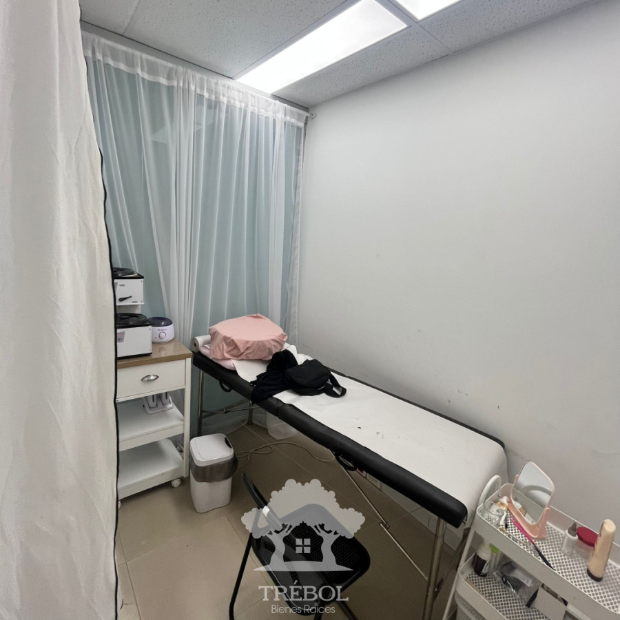 Local Comercial ID.136 - Venta Local Comercial 12 Consultorios Rentado Cordón Montevideo V  