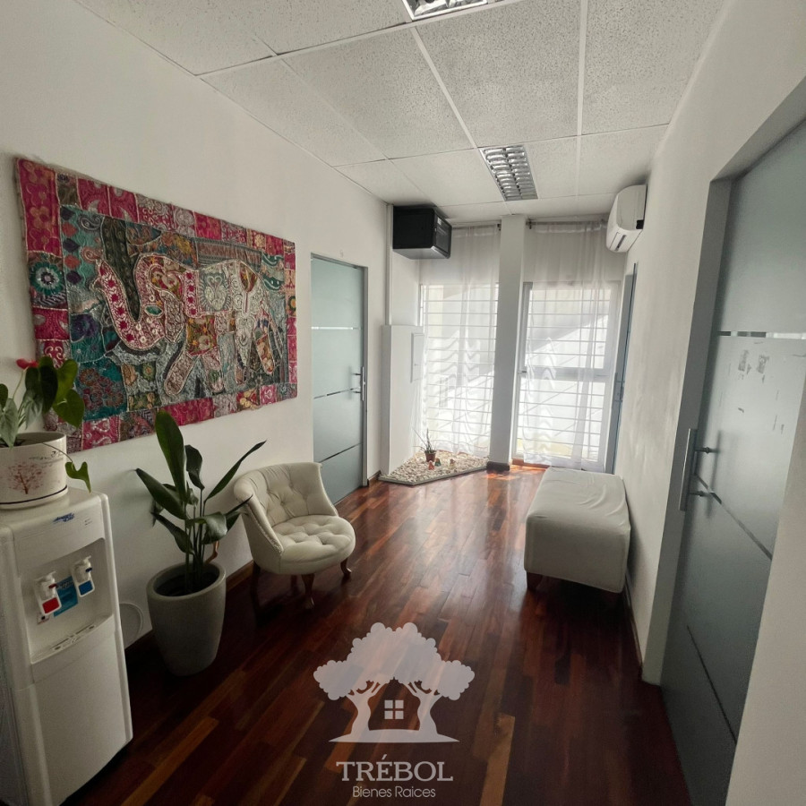 Local Comercial ID.136 - Venta Local Comercial 12 Consultorios Rentado Cordón Montevideo V  