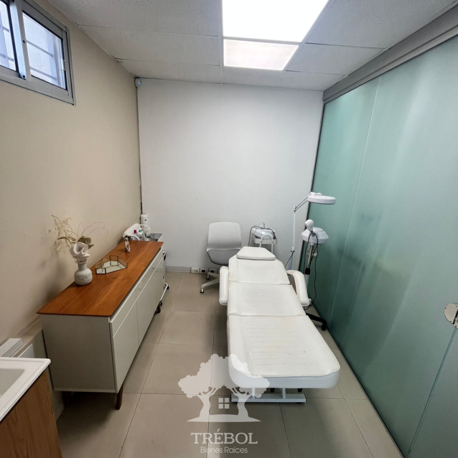 Local Comercial ID.136 - Venta Local Comercial 12 Consultorios Rentado Cordón Montevideo V  