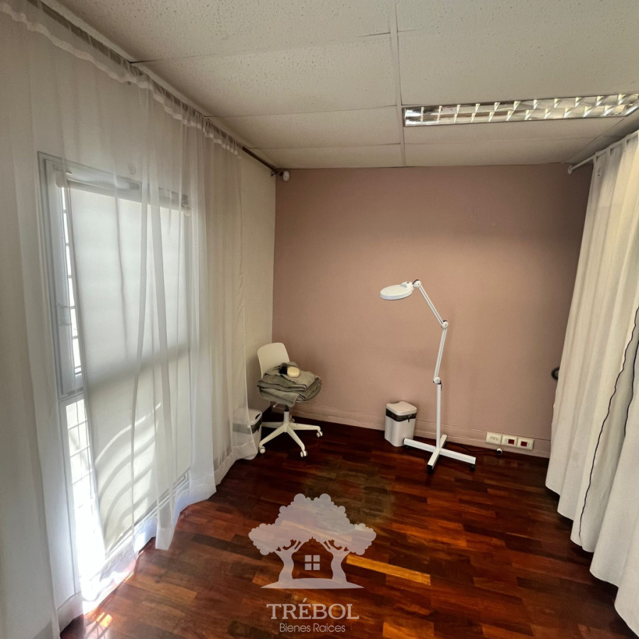 Local Comercial ID.136 - Venta Local Comercial 12 Consultorios Rentado Cordón Montevideo V  