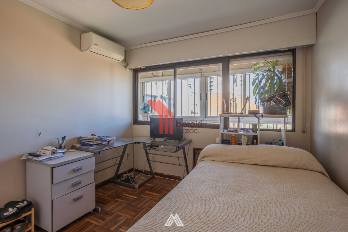 Apartamento ID.224 - Venta apartamento 4 dormitorios en Pocitos balcón, estar, terraza lavadero serv completo