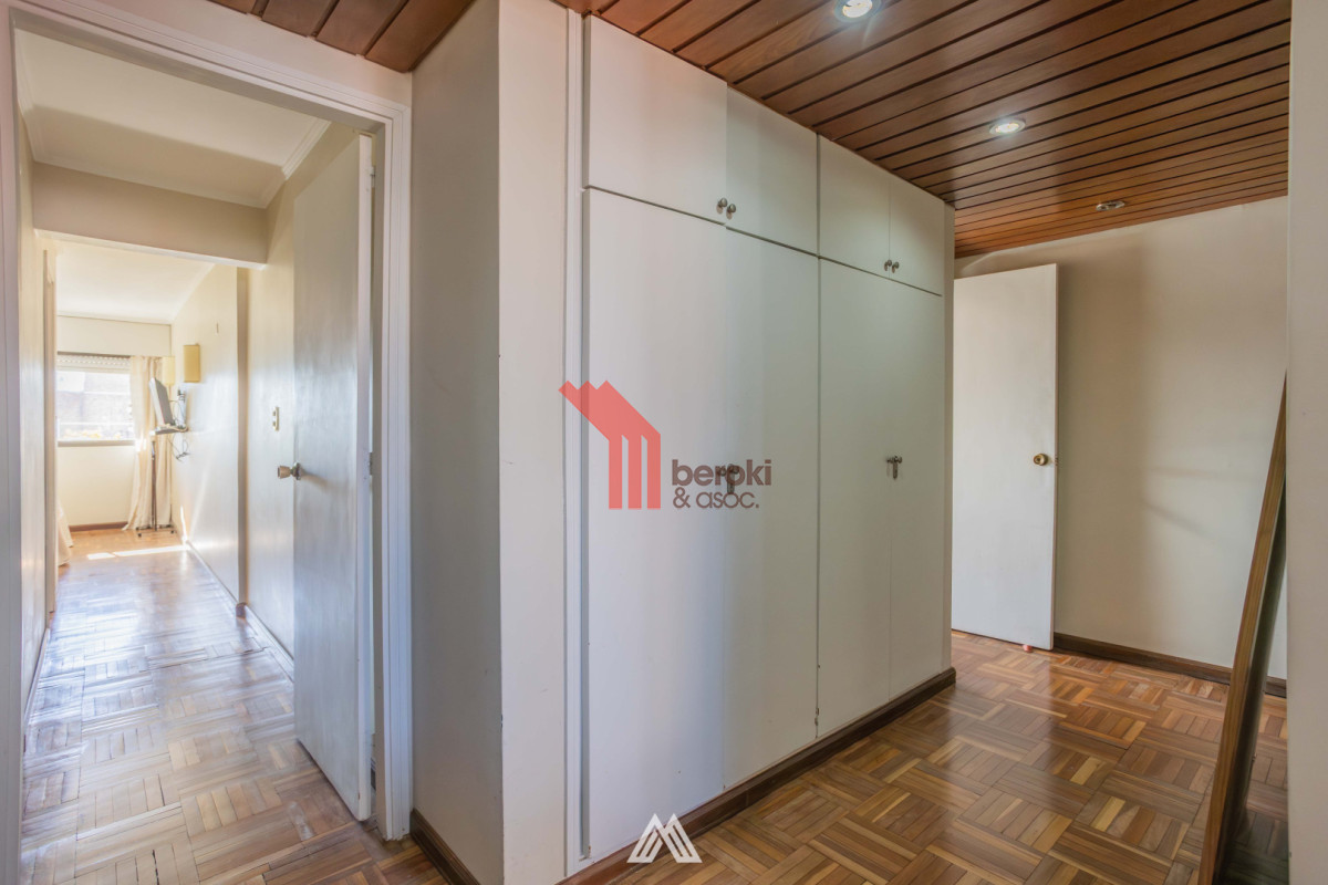 Apartamento ID.224 - Venta apartamento 4 dormitorios en Pocitos balcón, estar, terraza lavadero serv completo