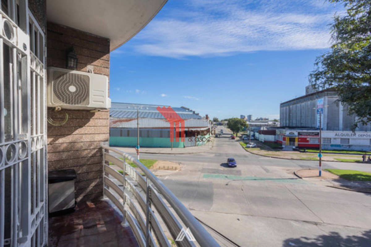 Apartamento ID.21 - Venta Apartamento Mercado Modelo 2 Dormitorios Y Terraza Al Frente