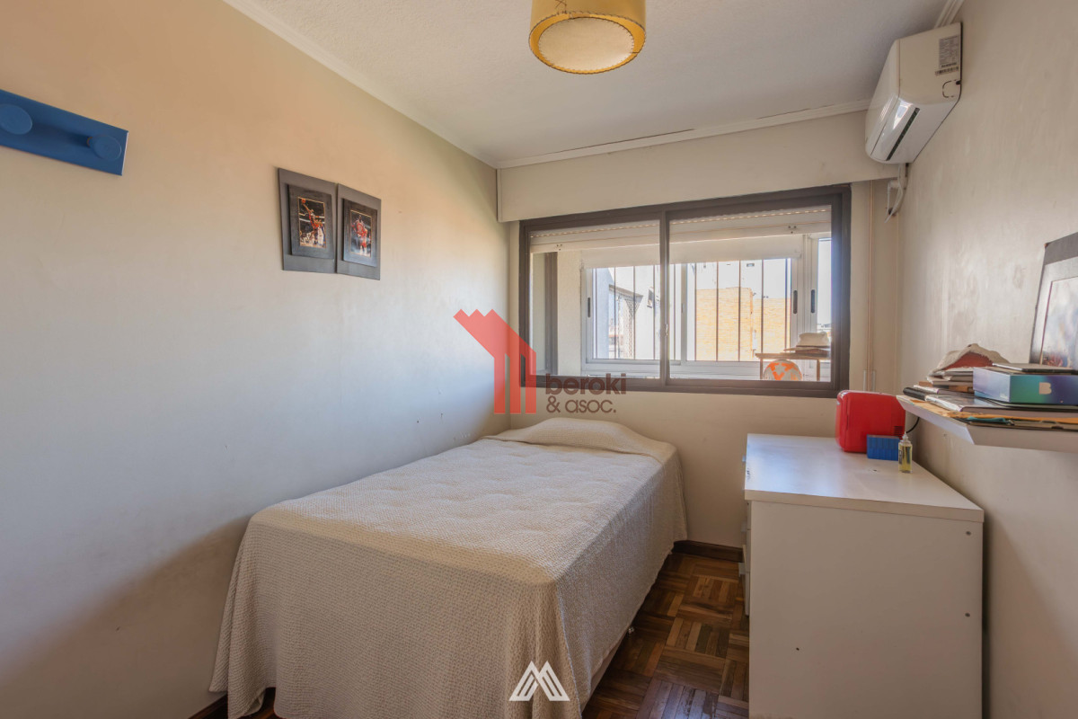 Apartamento ID.224 - Venta apartamento 4 dormitorios en Pocitos balcón, estar, terraza lavadero serv completo