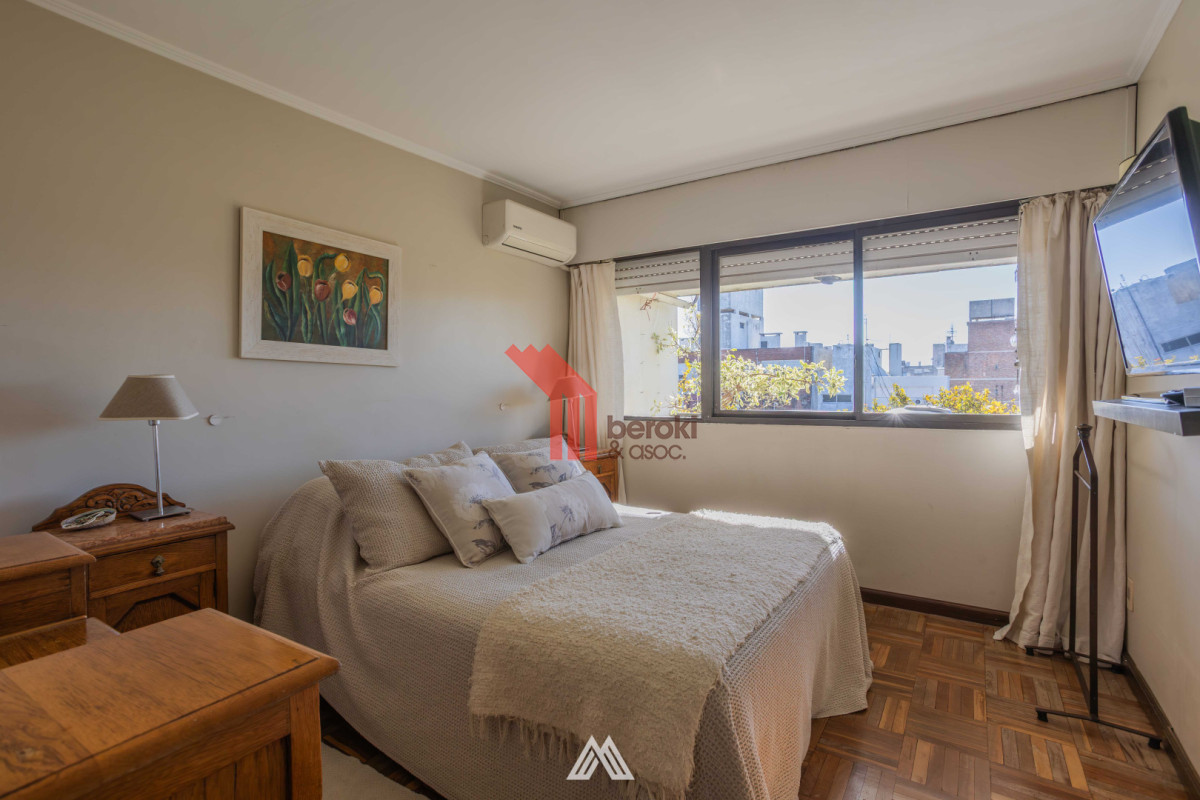 Apartamento ID.224 - Venta apartamento 4 dormitorios en Pocitos balcón, estar, terraza lavadero serv completo