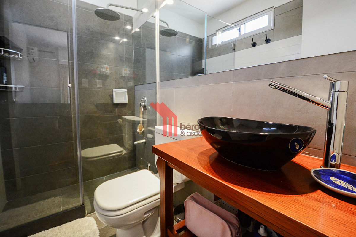 Apartamento ID.95 - Venta apto 2 dormitorios 2 baños y cochera en Pocitos