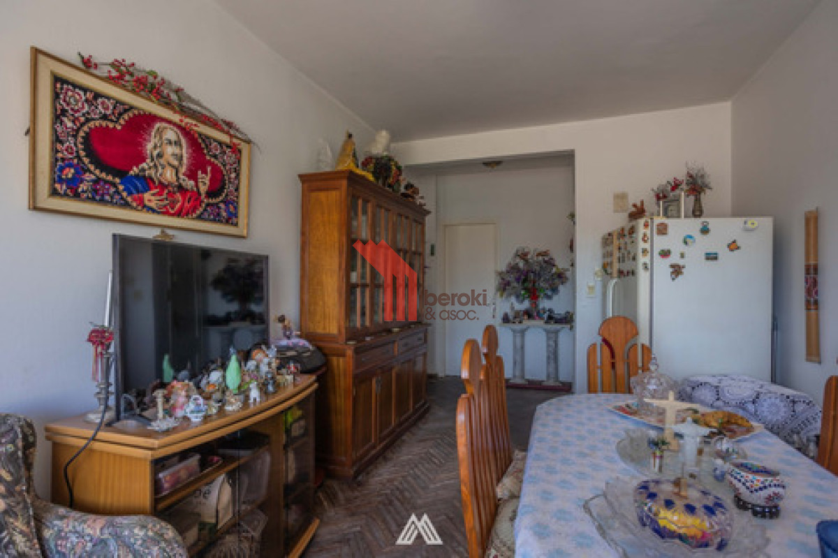 Apartamento ID.21 - Venta Apartamento Mercado Modelo 2 Dormitorios Y Terraza Al Frente