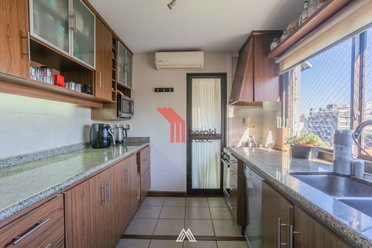 Apartamento ID.224 - Venta apartamento 4 dormitorios en Pocitos balcón, estar, terraza lavadero serv completo