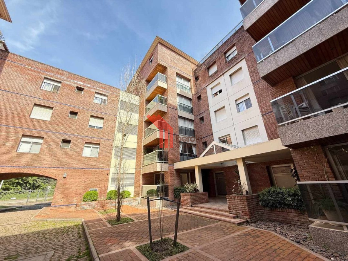 Apartamento ID.55 - Venta Parque Miramar apartamento 4 dormitorios + 2 baños+ cochera 