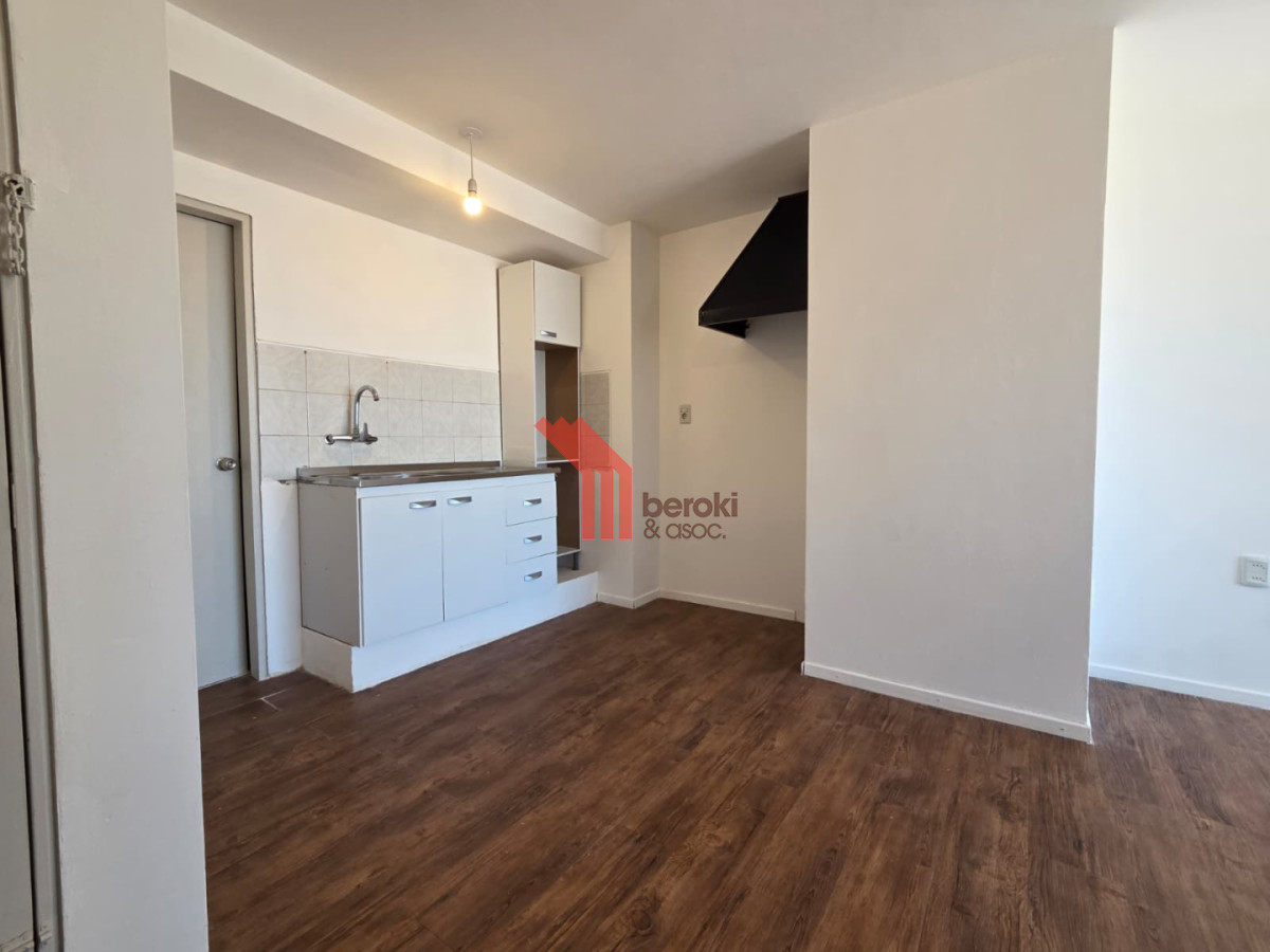 Apartamento ID.2 - Alquiler Monoambiente Con Gran Balcón Piso Alto Cordón 