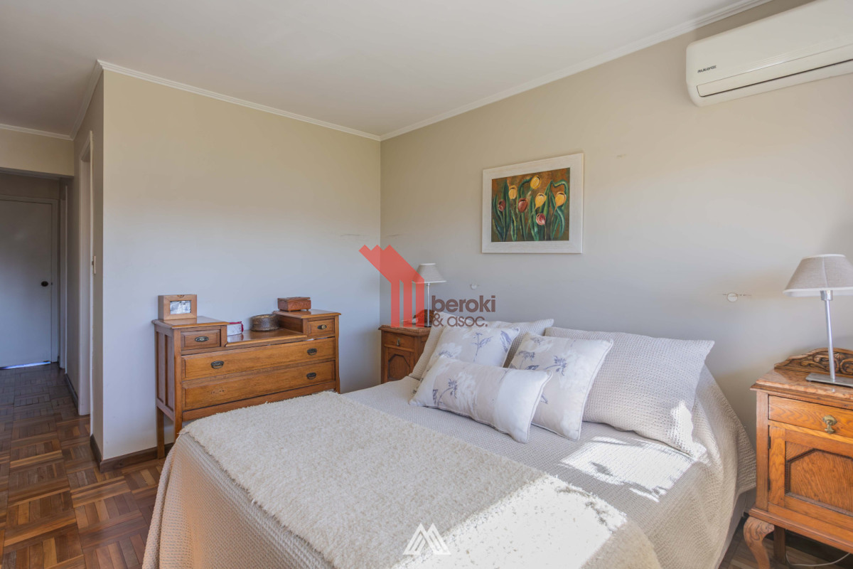 Apartamento ID.224 - Venta apartamento 4 dormitorios en Pocitos balcón, estar, terraza lavadero serv completo