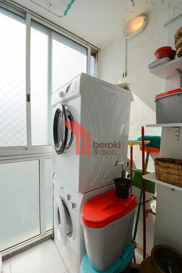 Apartamento ID.95 - Venta apto 2 dormitorios 2 baños y cochera en Pocitos