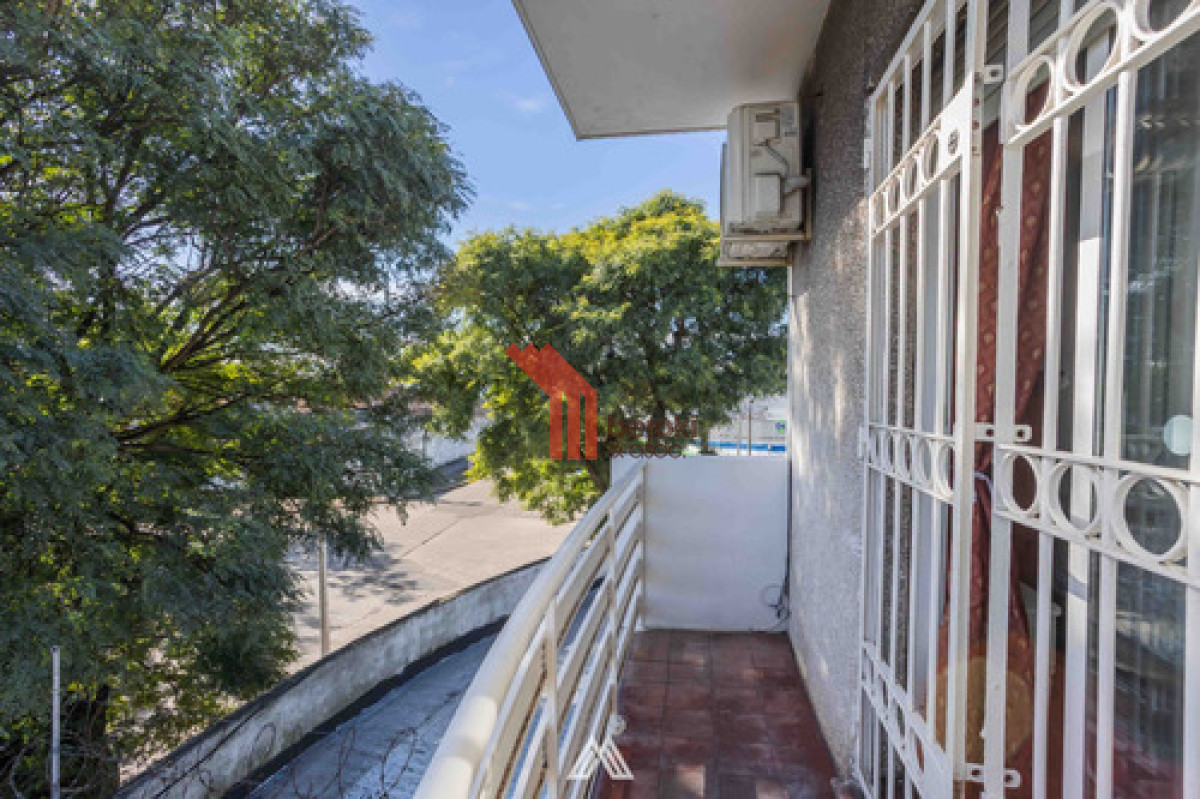 Apartamento ID.21 - Venta Apartamento Mercado Modelo 2 Dormitorios Y Terraza Al Frente