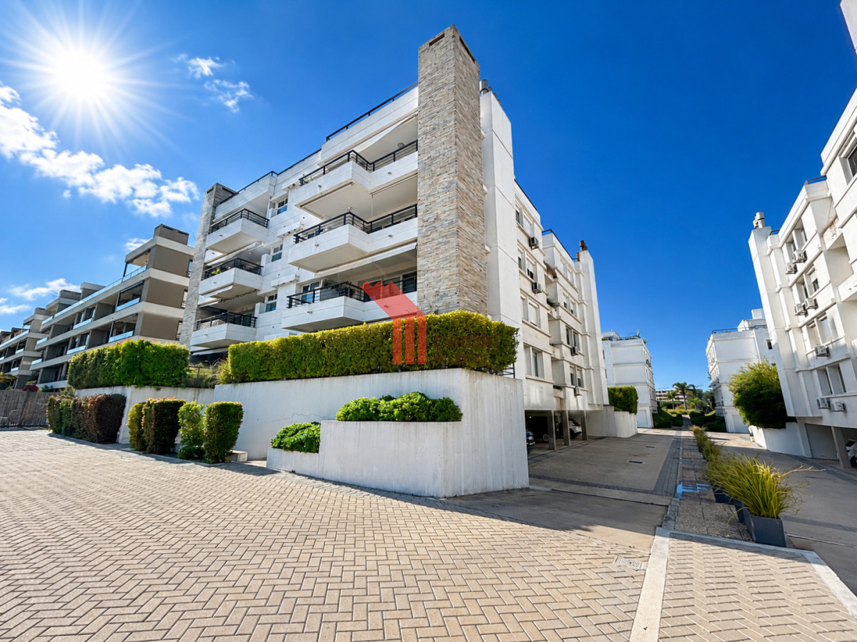 Apartamento ID.225 - Alquiler de apartamento de 3 dormitorios y 2 baños en Parque Miramar, próximo a Carrasco, con amenities premium y acceso al lago