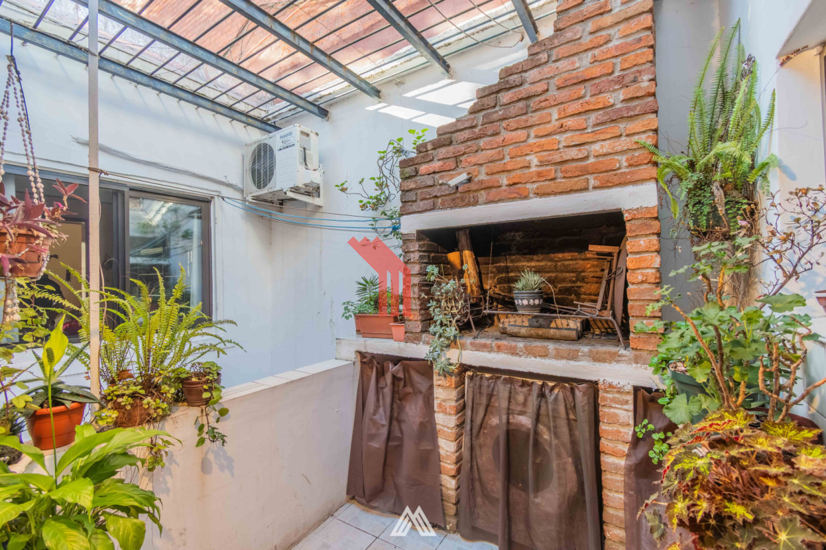 Apartamento ID.219 - Venta apartamento 3 dormitorios en Cordón balcón, patio, parrillero y azotea