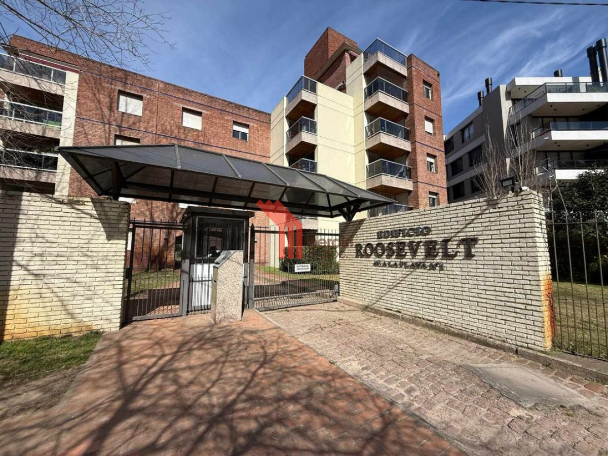 Apartamento ID.55 - Venta Parque Miramar apartamento 4 dormitorios + 2 baños+ cochera 