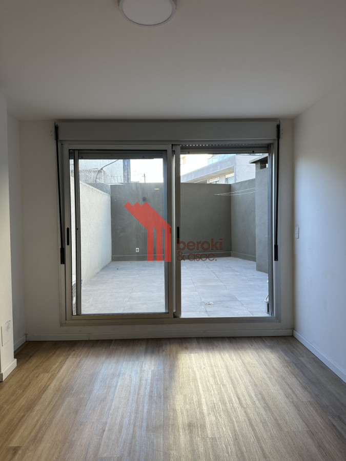 Apartamento ID.175 - Alquiler 1 dormitorio, Patio, Garaje . Tres cruces