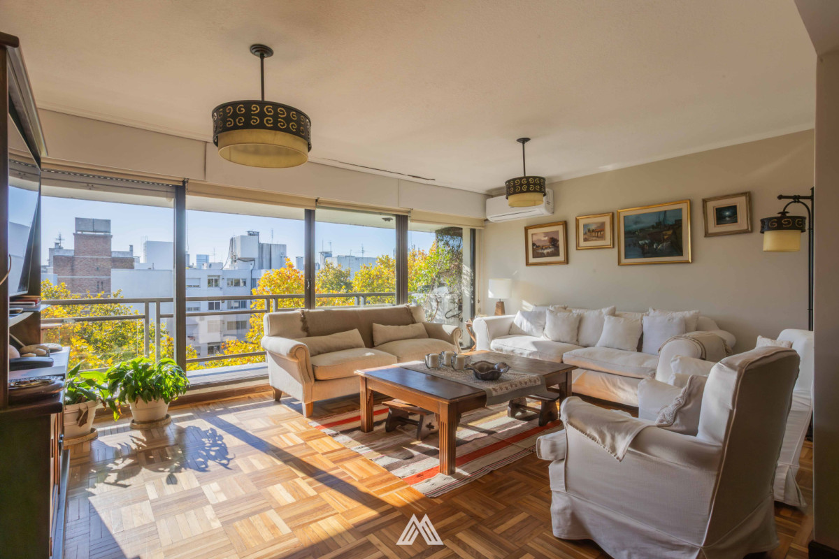 Venta apartamento 4 dormitorios en Pocitos balcón, estar, terraza lavadero serv completo