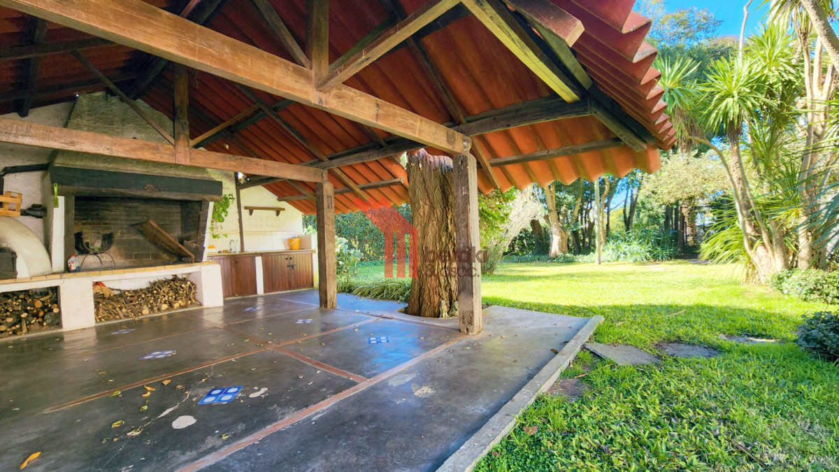 Casa ID.256 - Venta Casa Quinta Colón 8 Dormitorios