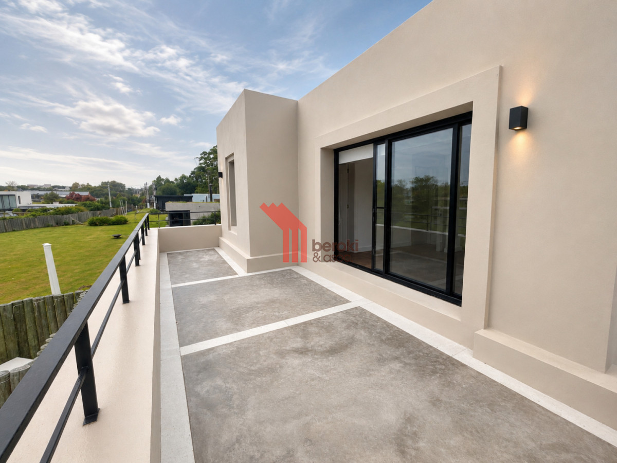 Casa ID.229 - Venta de casa de 3 dormitorios, 3 baños y cuarto de servicio en Altos de la Tahona con piscina y parrillero