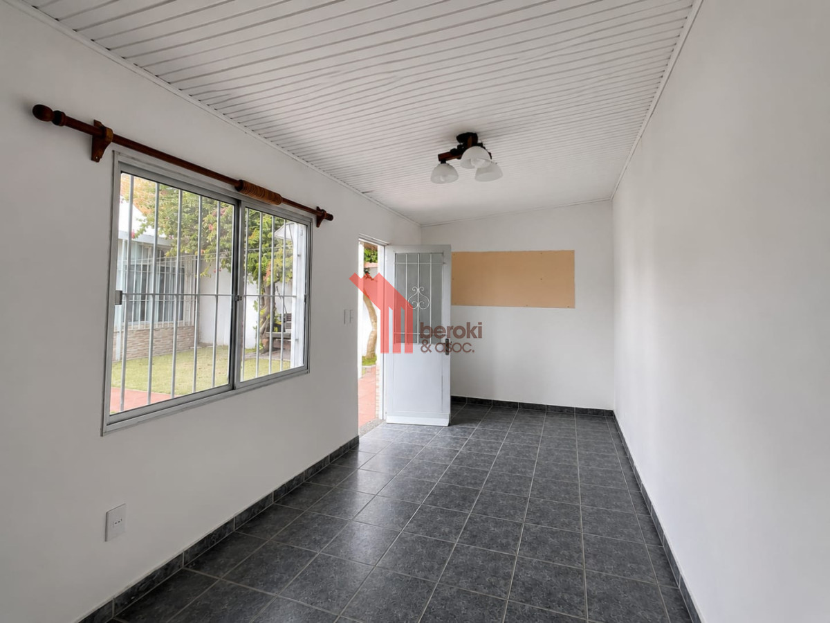 Casa ID.226 - Venta casa 3 dormitorios, 2 baños, mas monoambiente, Colon