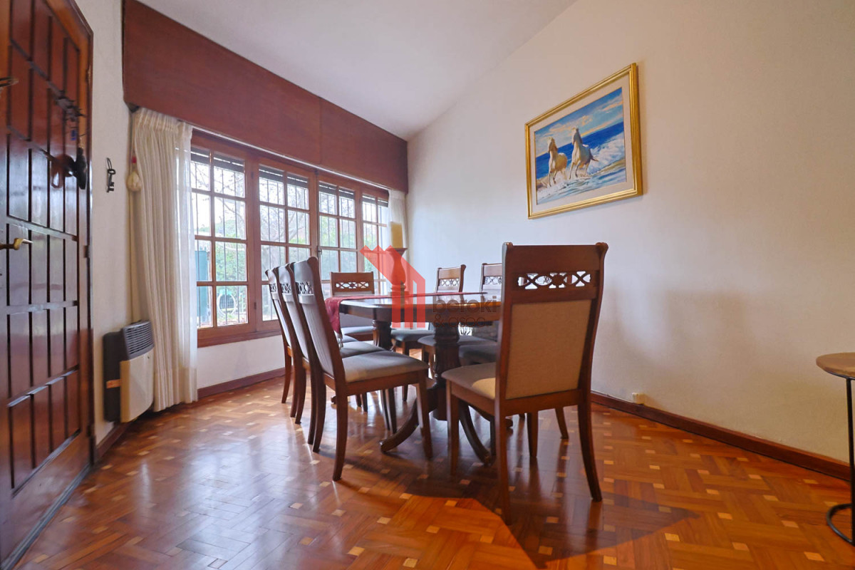 Casa ID.244 - Venta casa de 3 dormitorios y altillo en Carrasco Sur
