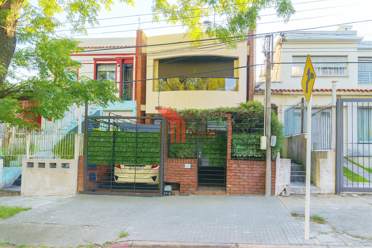 Casa ID.115 - Venta Casa Malvin 4 Dormitorios 3 Baños Garage