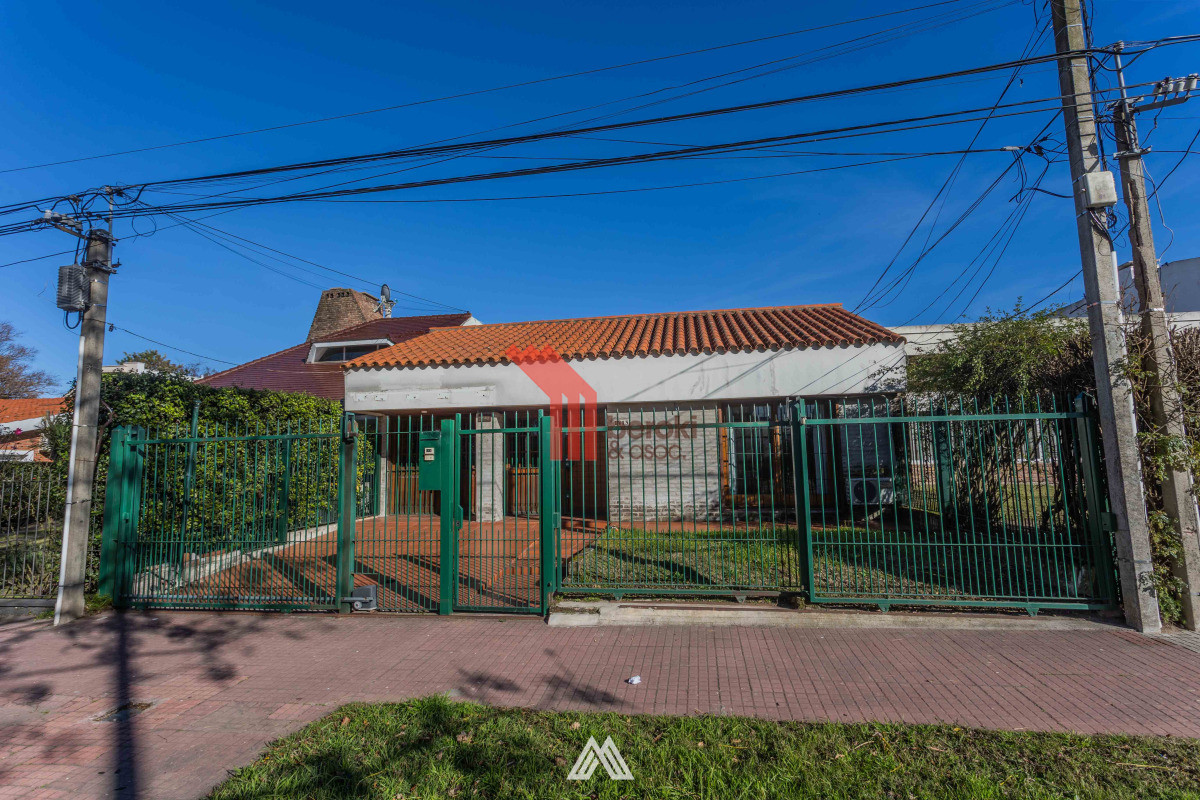 Casa ID.104 - Alquiler Casa Punta Gorda 4 Dormitorios Jardín Piscina Y Barbacoa