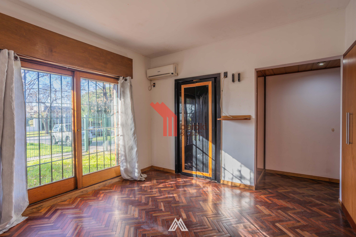 Casa ID.104 - Alquiler Casa Punta Gorda 4 Dormitorios Jardín Piscina Y Barbacoa