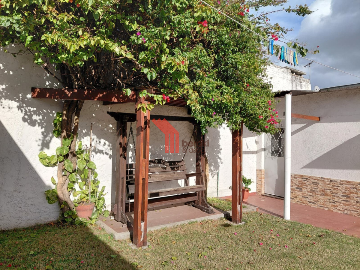 Casa ID.226 - Venta casa 3 dormitorios, 2 baños, mas monoambiente, Colon
