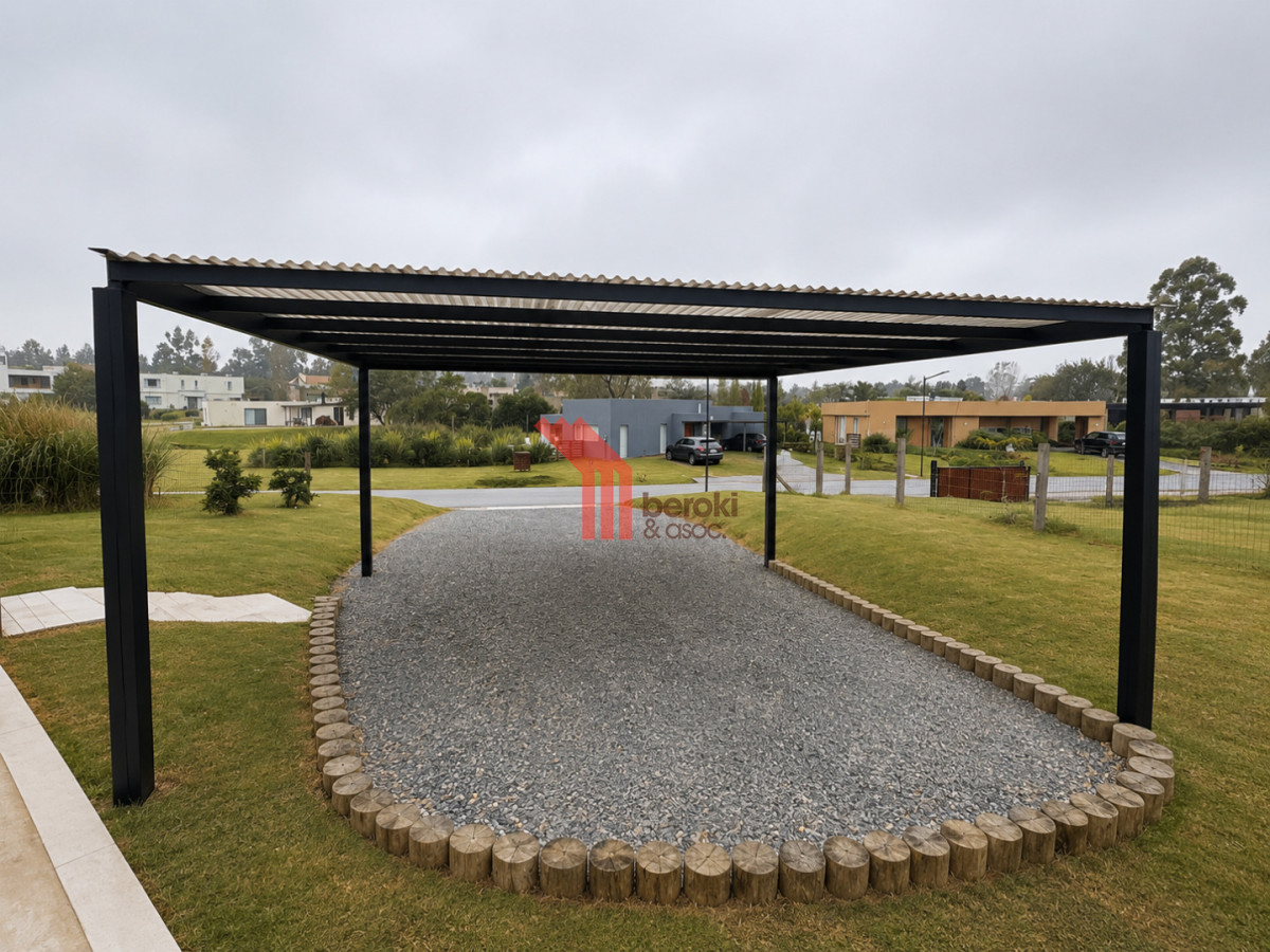 Casa ID.229 - Venta de casa de 3 dormitorios, 3 baños y cuarto de servicio en Altos de la Tahona con piscina y parrillero