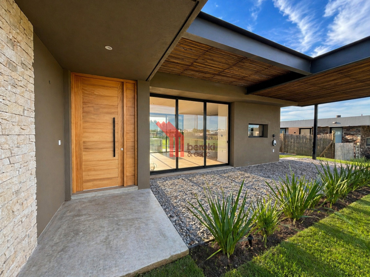 Casa ID.213 - Venta Casa 3 Dormitorios La Juana Piscina Paneles Solares y Barbacoa