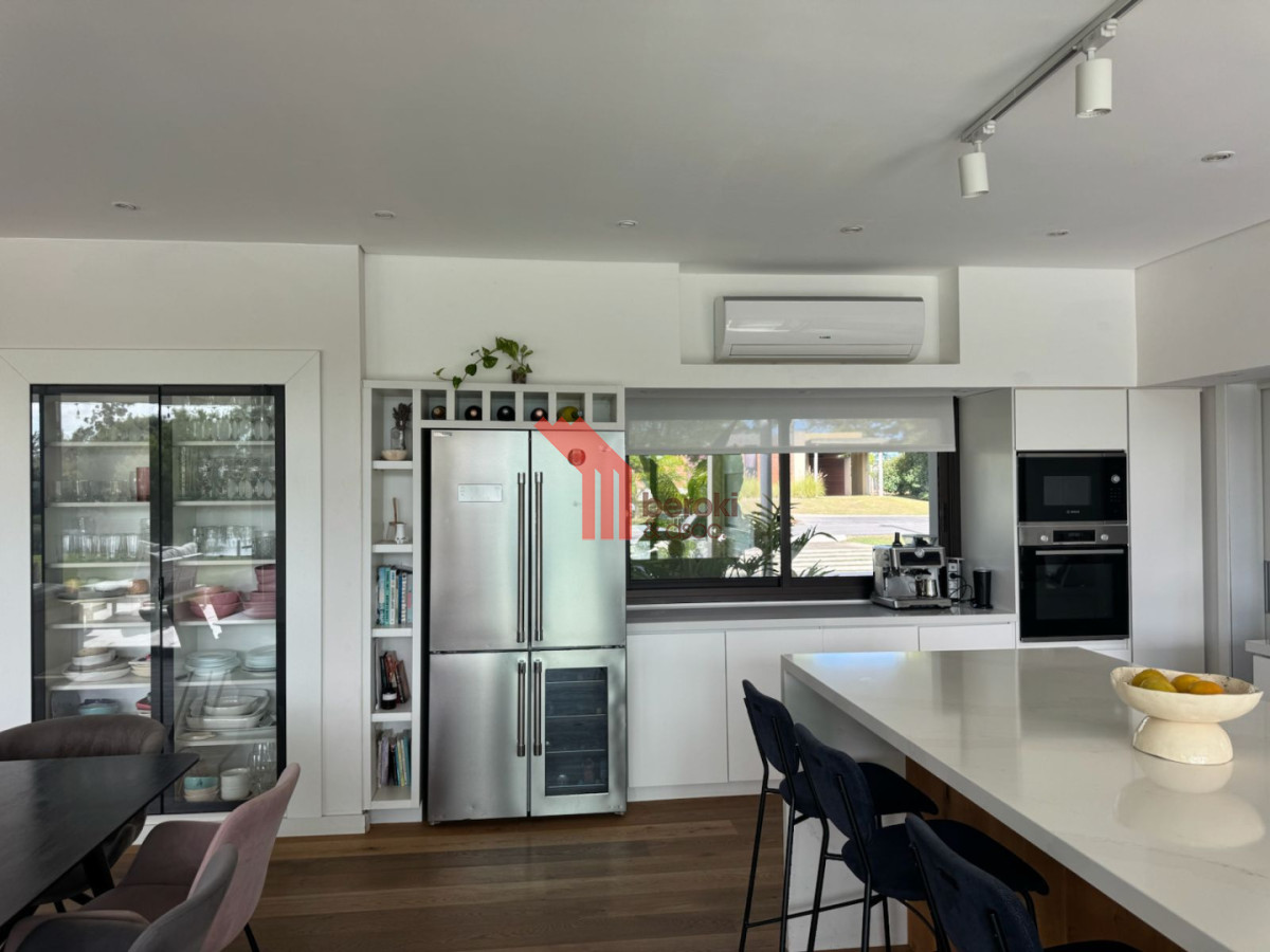 Casa ID.193 - Casa de 4 dormitorios sobre lago en Viñedos de la Tahona - 1.497 m² de terreno