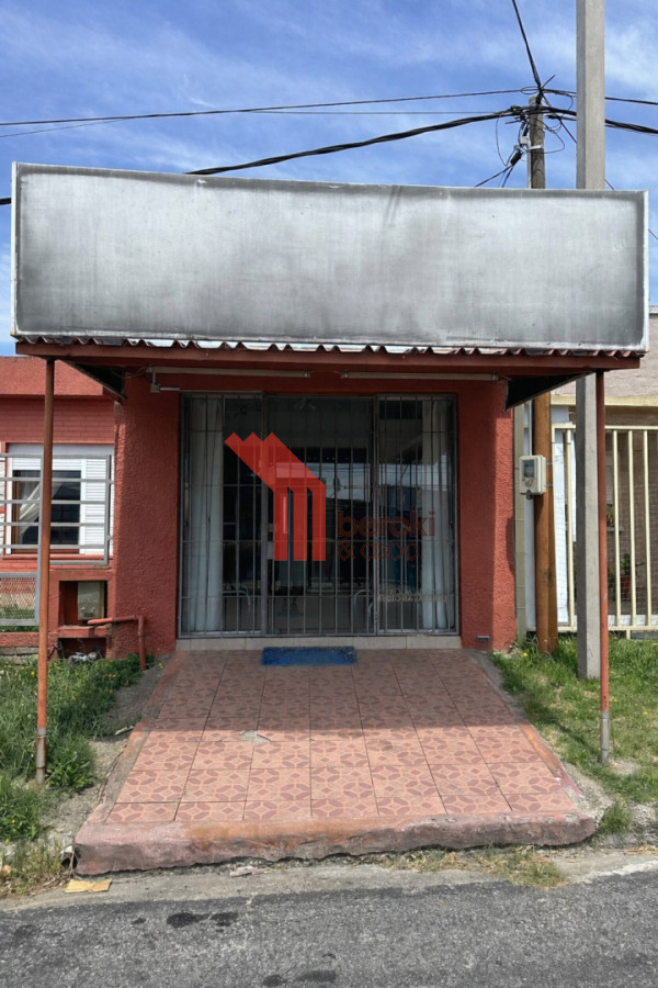 Casa ID.139 - Venta Casa 3 dormitorios+ Apto+ Local+ Parrillero +Deposito+ Gge. Terreno 422m2