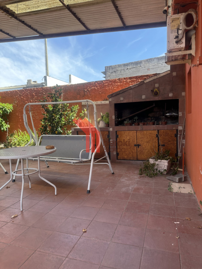 Casa ID.139 - Venta Casa 3 dormitorios+ Apto+ Local+ Parrillero +Deposito+ Gge. Terreno 422m2