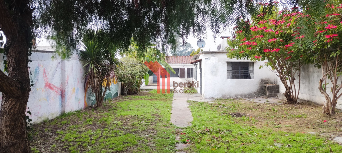 Casa ID.123 - Venta Casa 3 dormitorios + apartamento. Padrón único.  Cerrito de la Victoria.
