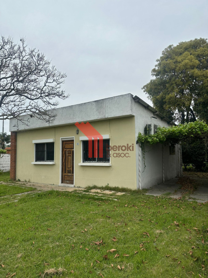 Casa ID.138 - Venta Casa 2 dormitorios, gge, Gran Terreno 636 m2. Carrasco Norte.