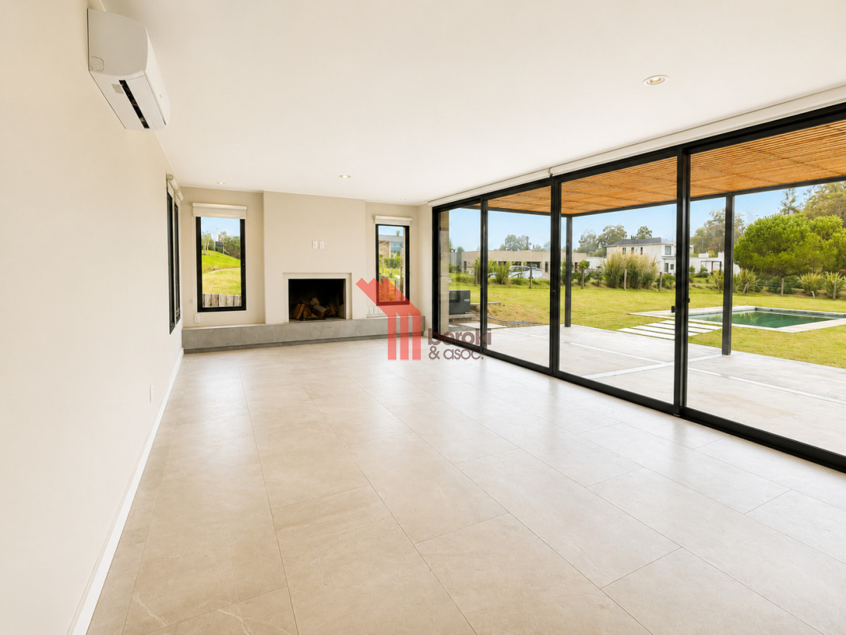 Casa ID.229 - Venta de casa de 3 dormitorios, 3 baños y cuarto de servicio en Altos de la Tahona con piscina y parrillero