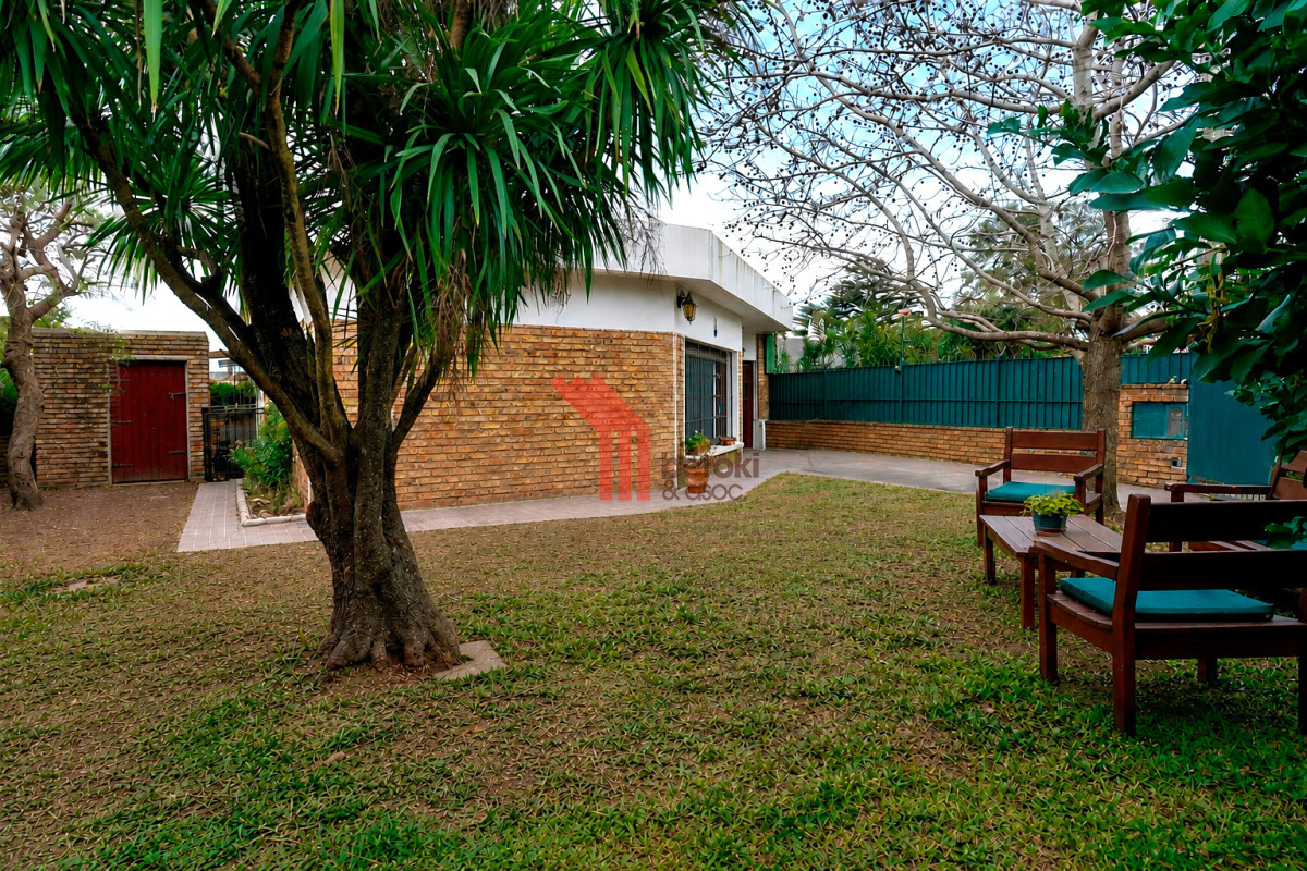 Casa ID.244 - Venta casa de 3 dormitorios y altillo en Carrasco Sur