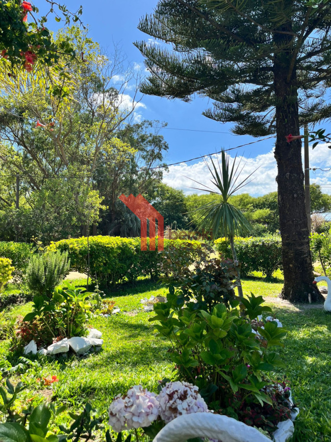 Casa ID.233 - Venta casa 3 dormitorio y cabaña al fondo, Costa Azul, Rocha